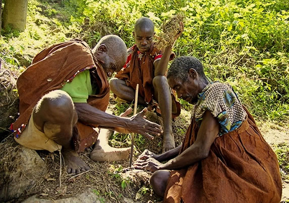 batwa-making-fire