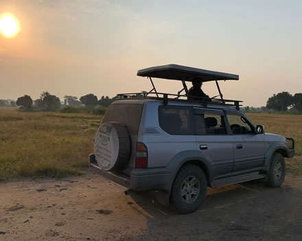 Land Cruiser with Pop up roof